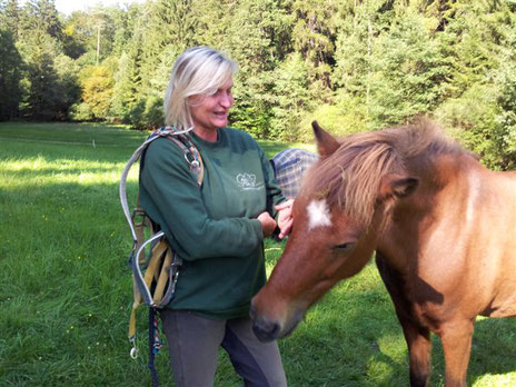Individuelle Psychotherapie mit Tierunterstützung im Odenwald Spüre heilende Kraft tiergestützter Therapie
